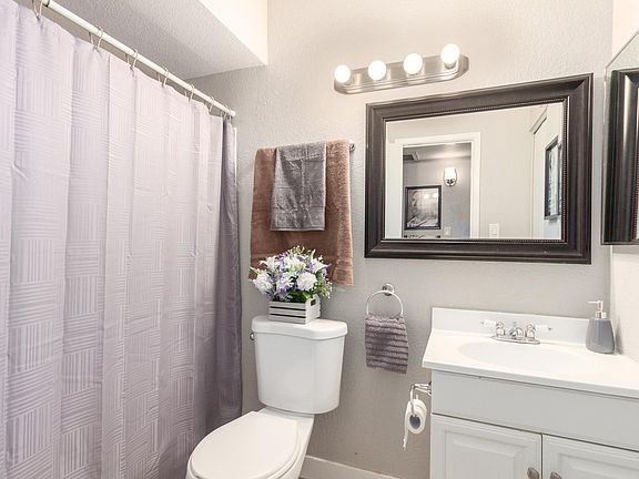 3rd image of 633 N May St APT 26