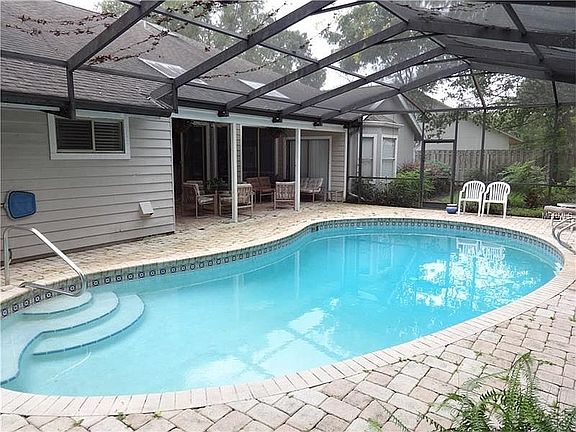 4th image of 482 Longmeadow Ln