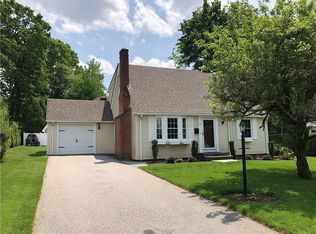 53 Applegate Rd, Cranston, RI 02920