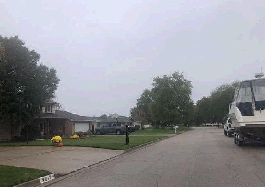 Exterior Neighborhood (street photo)