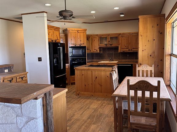 3rd image of 655 Loftice Rd