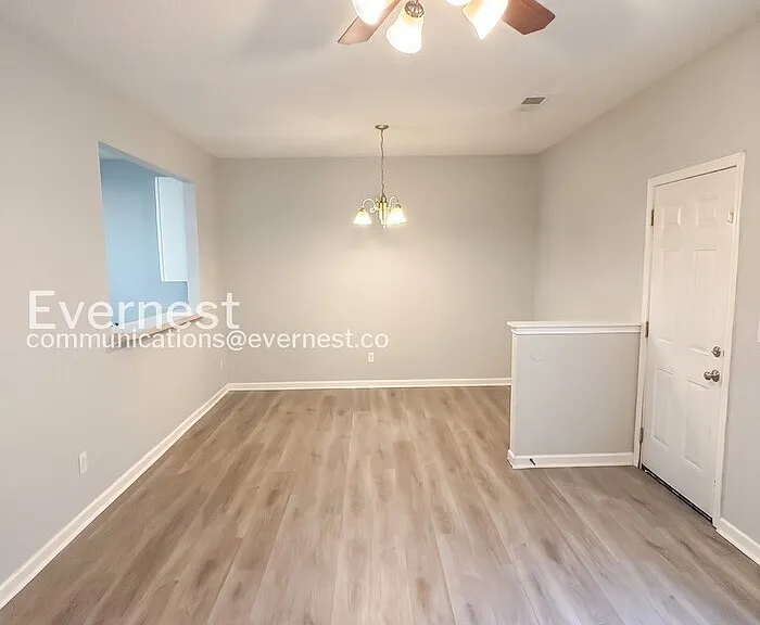 8641 Thomas Ln — Photo 10
