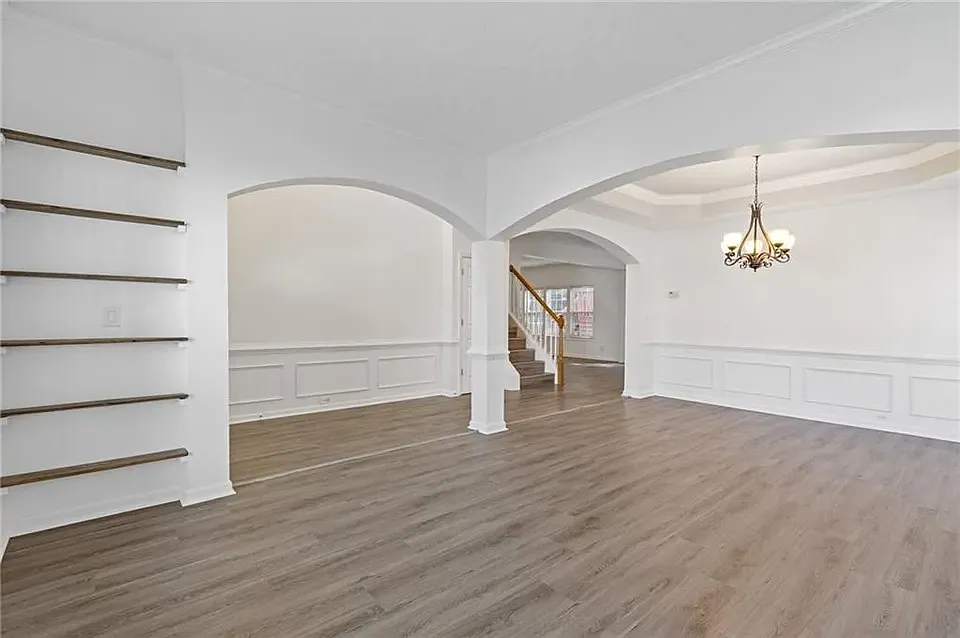 4 bed, 2.5 bath, 2530 sqft, $3,200 — Photo 3
