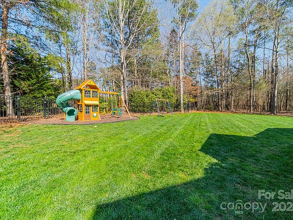5th image of 124 Ironwood Ct