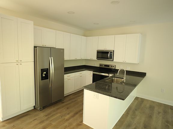 4th image of 705 S McCrary St #705