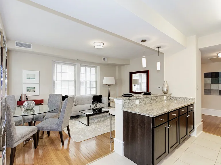 Open Floor Plan w/Breakfast Bar