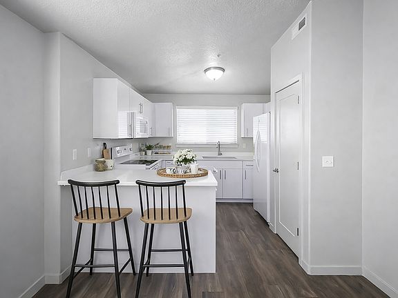 4th image of 1700 S Sandhill Rd #F401