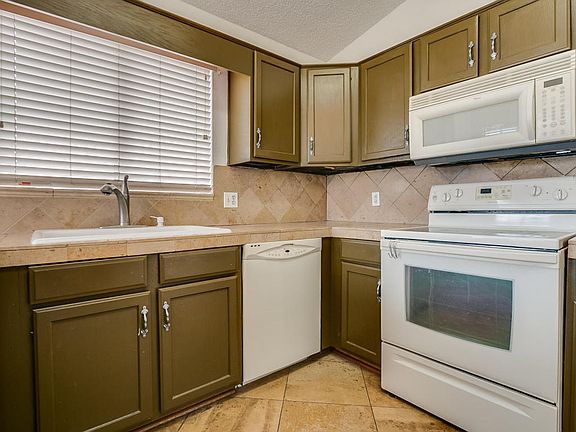 4th image of 3009 E Kerry Ln