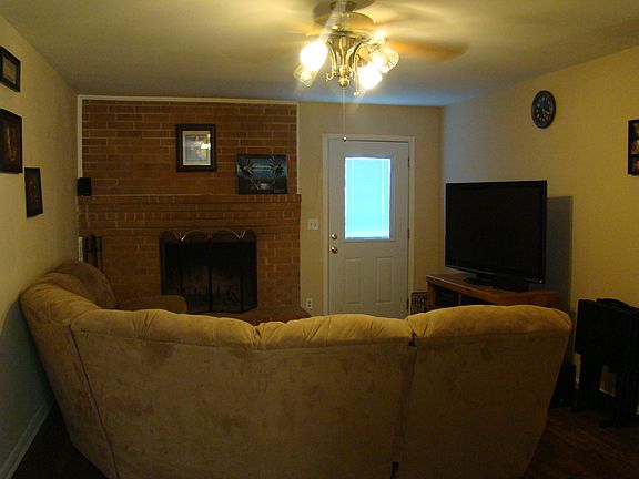 4th image of 4605 Stanford Ave