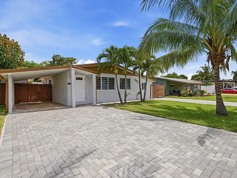 4380 NW 59th Ct — Photo 3
