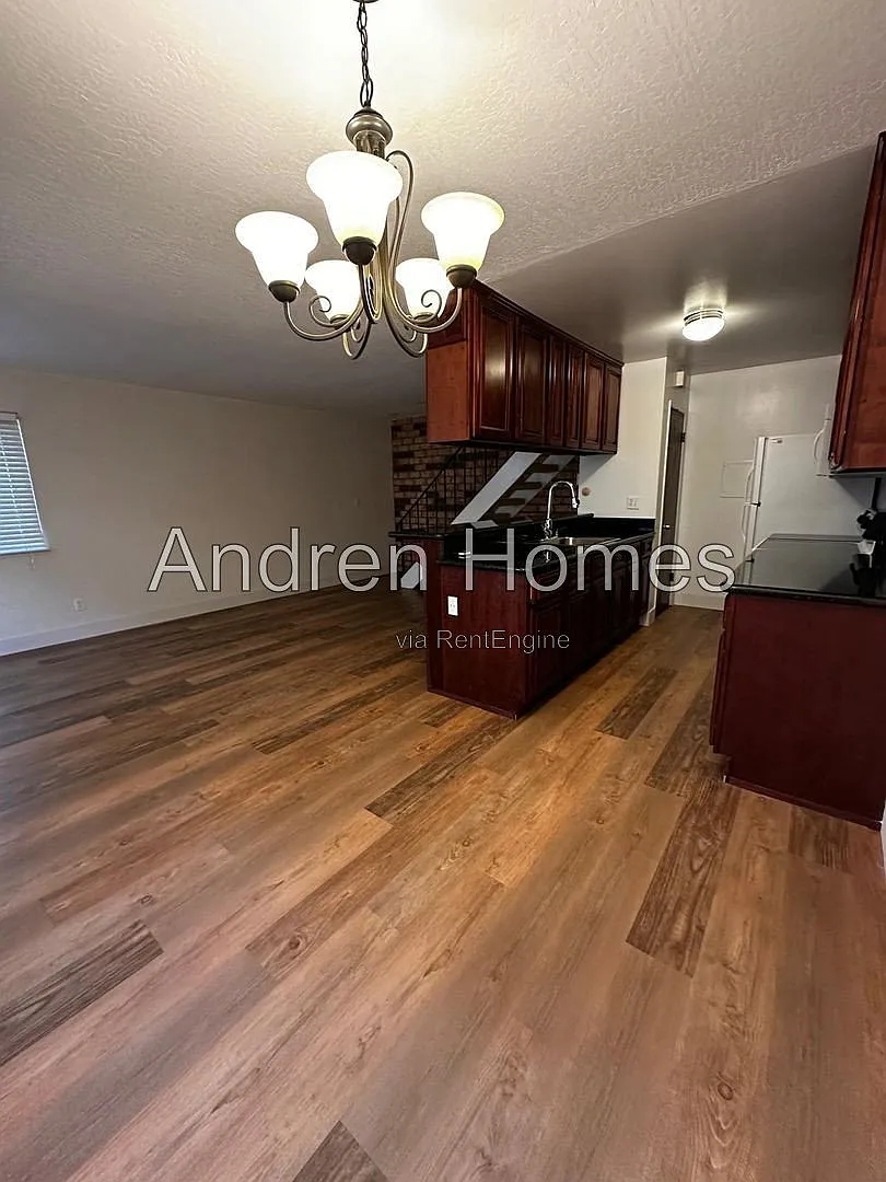 2 bed, 1.0 bath, 890 sqft, $2,975 — Photo 3
