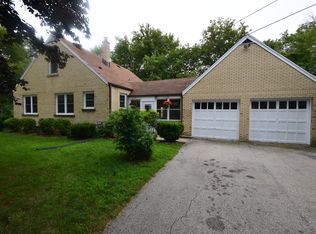 215 N Bobolink Dr, Brookfield, WI 53005