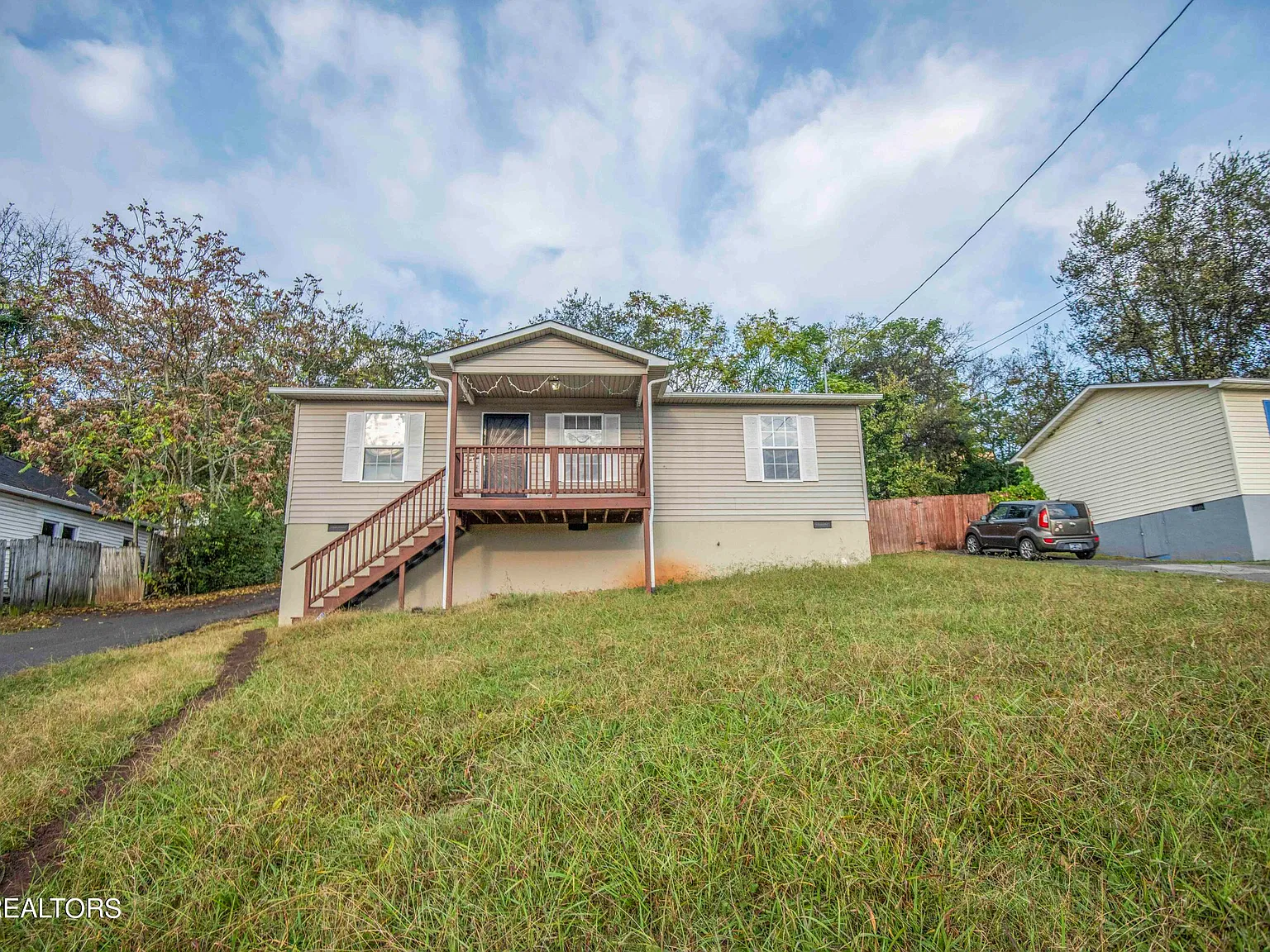 3 bed, 960 sqft, $1,695 — Photo 1