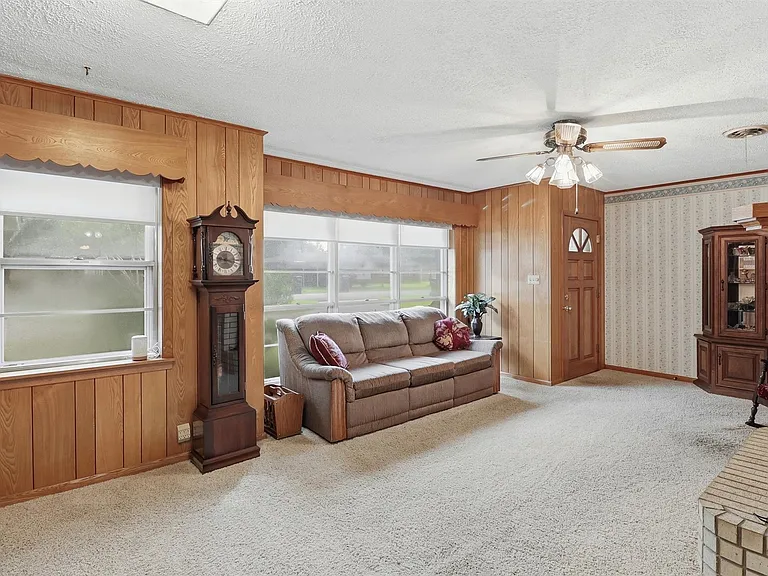 1335 Kathy Ave — Photo 10
