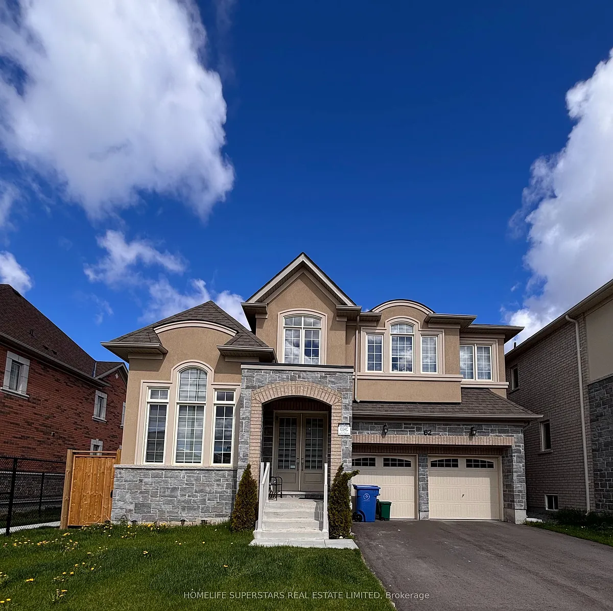 Building Photo - 62 Angus Morton Cres