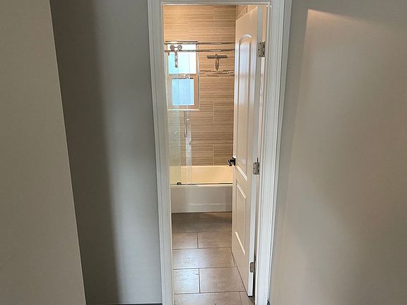 5th image of 912 E Bridger Ave #916