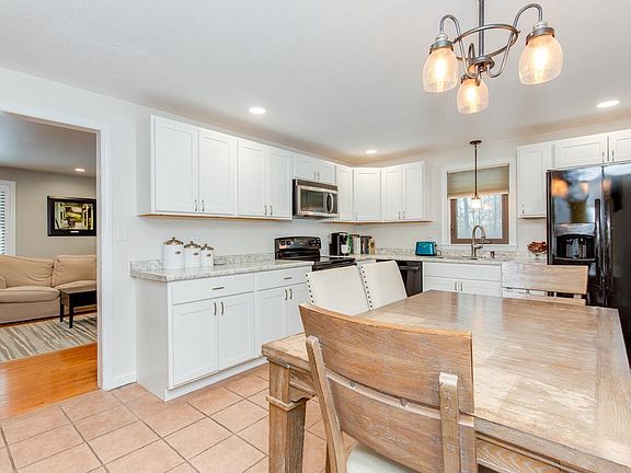 4th image of 13 Kilrea Road #L