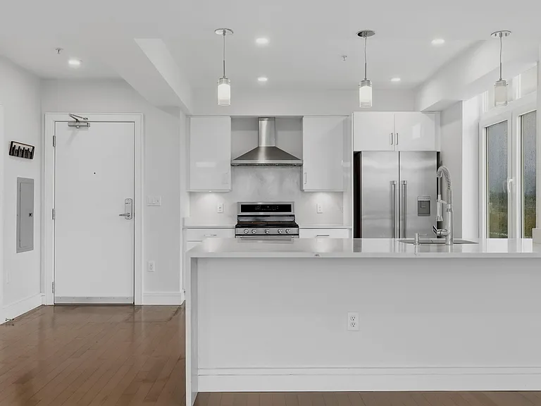 262 Monsignor Obrien Hwy #605 — Photo 5