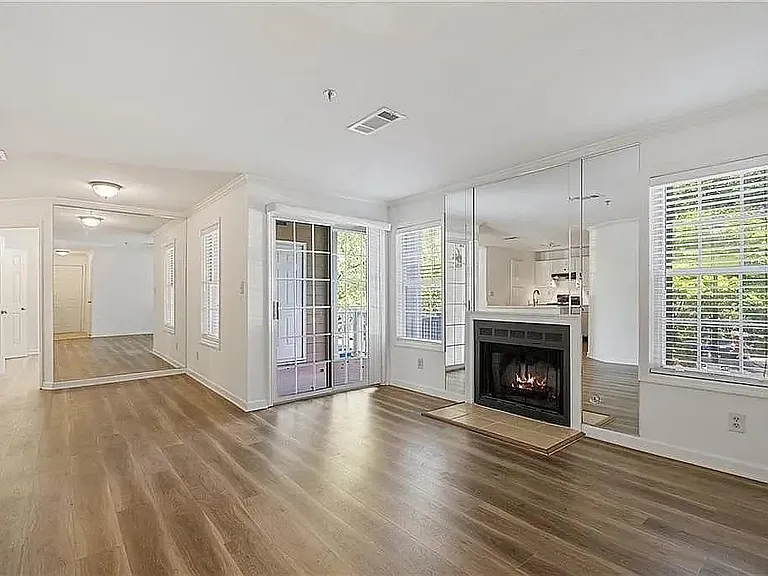2212 River Heights Ct SE — Photo 2