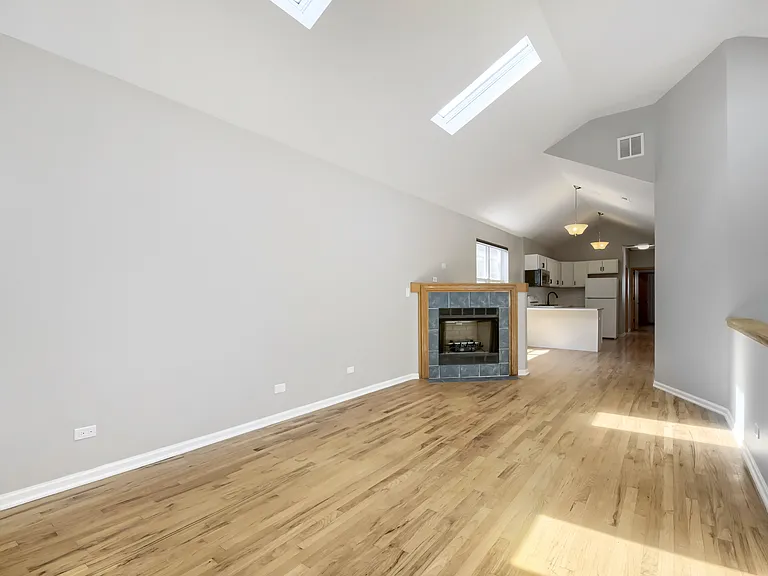 1422 N Maplewood Ave — Photo 7