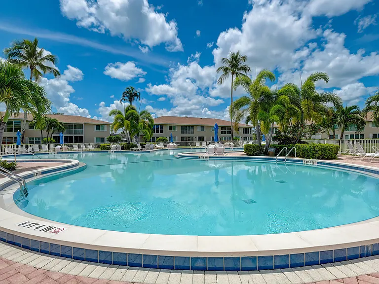 154 Palm Dr #2-ID1049699P — Photo 30