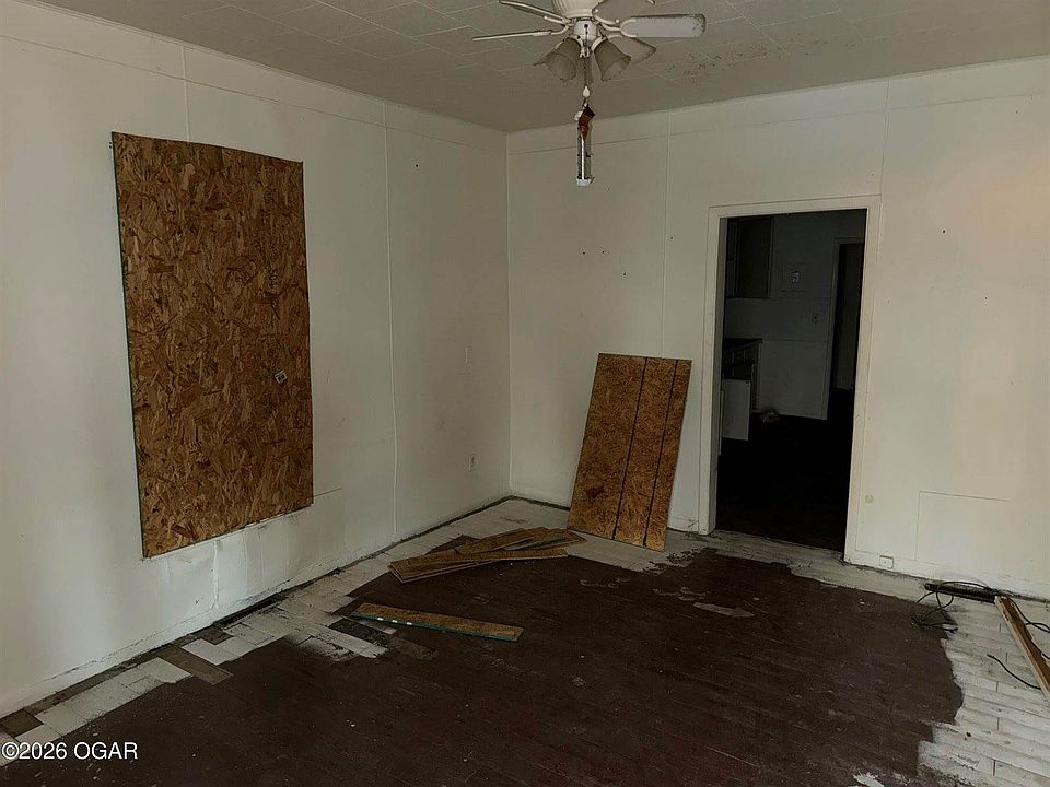 2nd image of 914 Missouri Ave