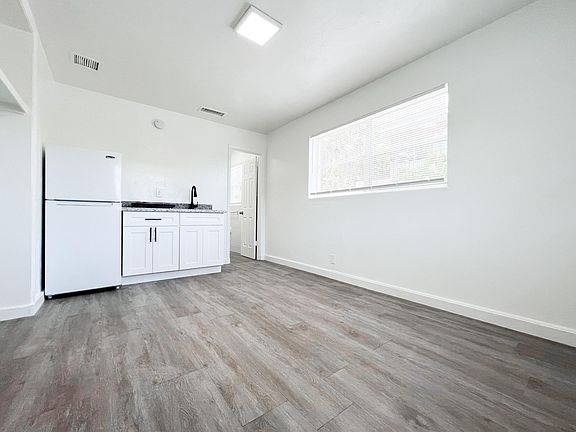 3rd image of 521 S Federal Hwy #10
