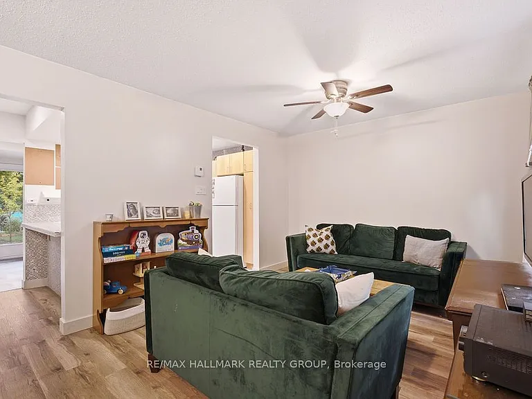 67 Grady Cres — Photo 17