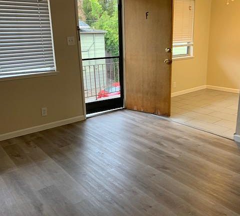 4th image of 34 Yosemite Ave APT F
