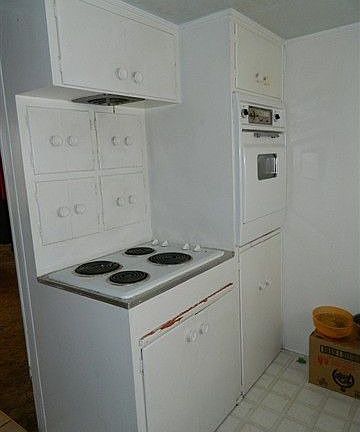 4th image of 1032 Sanford Ave