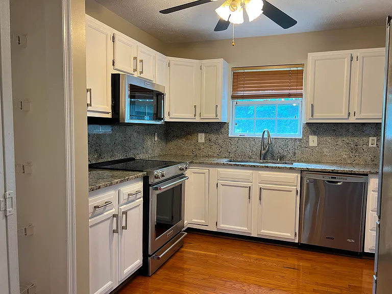 2495 Deerfield Ln — Photo 3