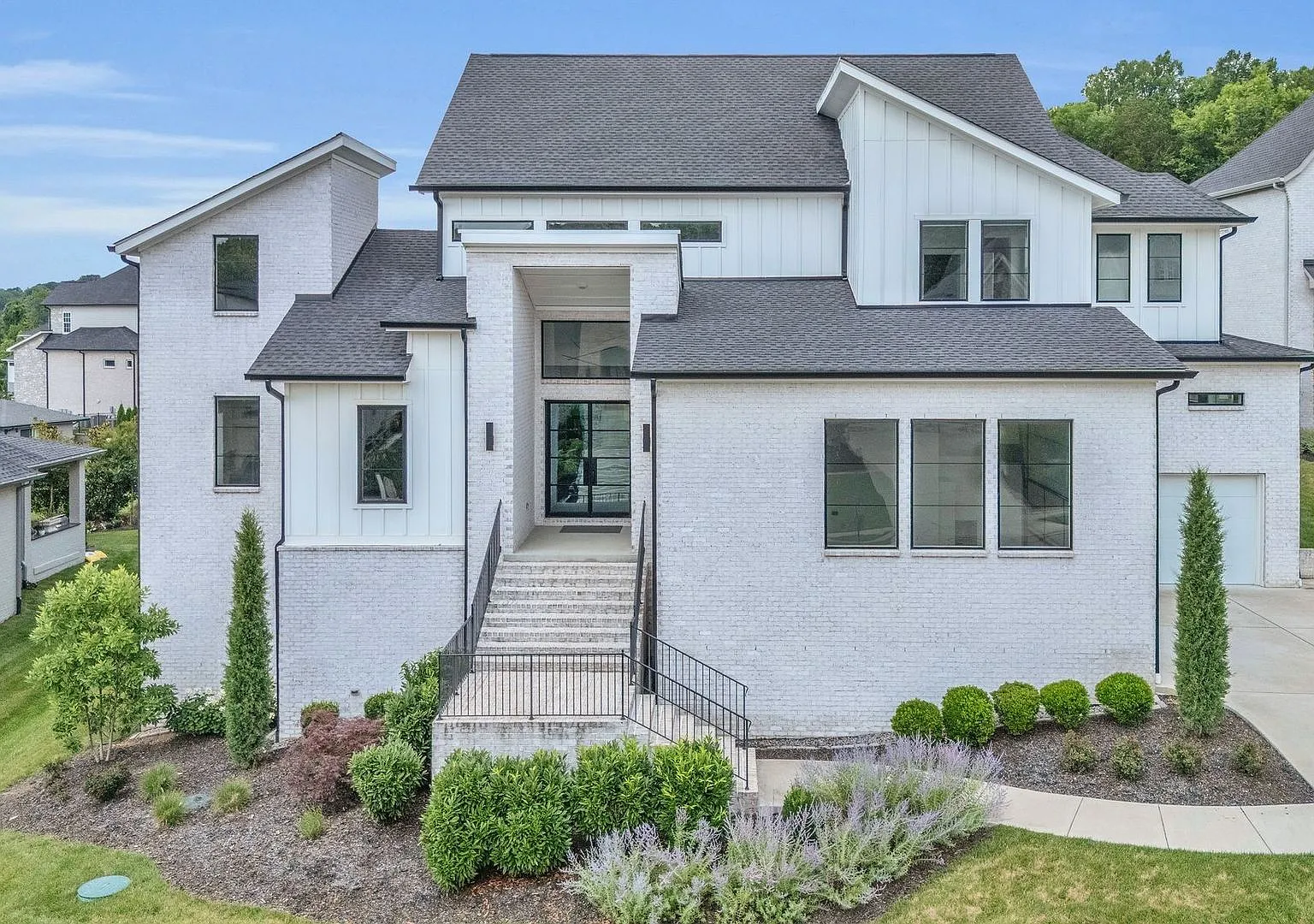 Modern Luxury in the Heart of Franklin — Photo 1