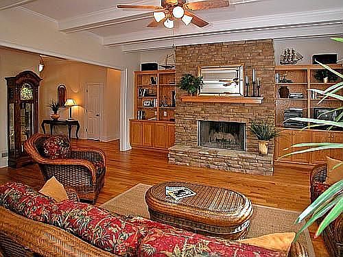 Great Rm w/Fireplace!