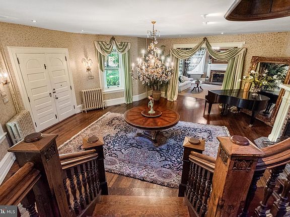 3rd image of 312 S Waterloo Rd