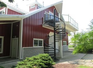 7550 W Elm Valley Rd, Three Oaks, MI 49128