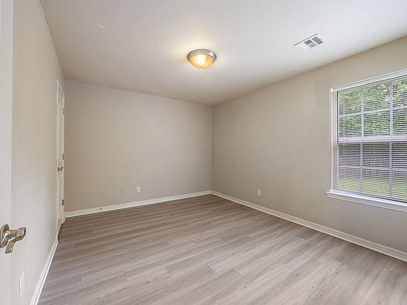 3rd image of 1302 S C Ct