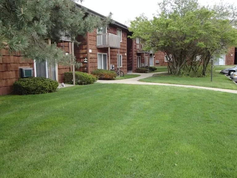 Immaculate Updated 1 Bedroom with 1 Bath — Photo 19
