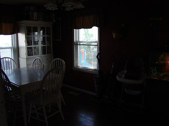 2nd image of 406 Tyler St