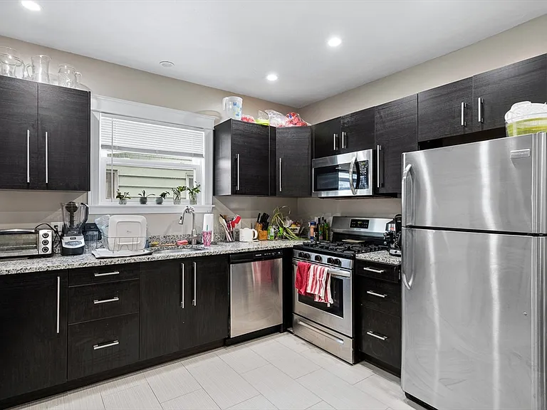 79 Saxton St #2 — Photo 2