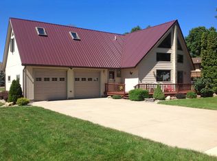 821 Westview St, Larchwood, IA 51241