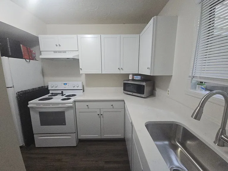 1260 Fieldstone Rd #D — Photo 2
