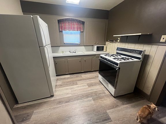 5th image of 711 W Lillie Blvd #1