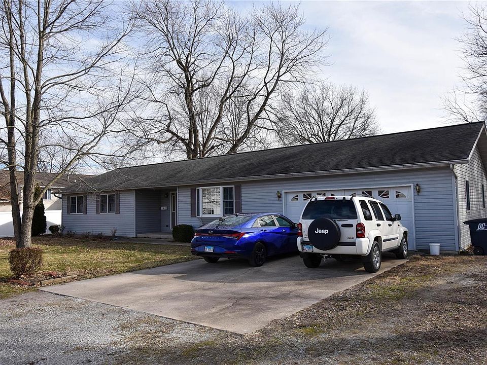 1st image of 410 E Benton St