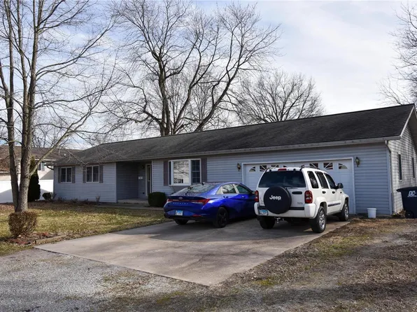 410 E Benton St, Mount Olive, IL 62069