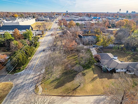 4th image of 3106 S Gary Ct E