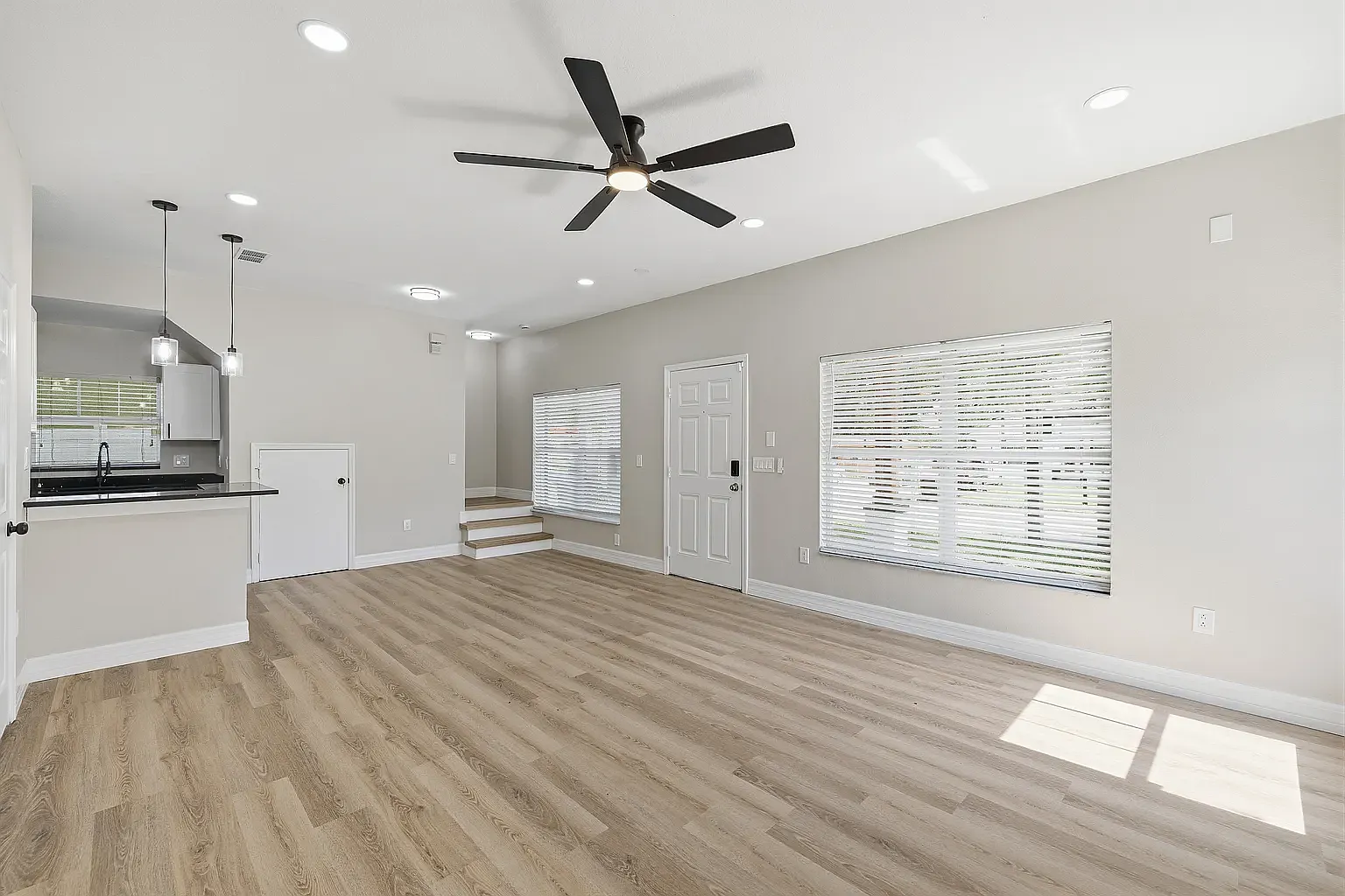 5 bed, 1624 sqft, $3,250 — Photo 4