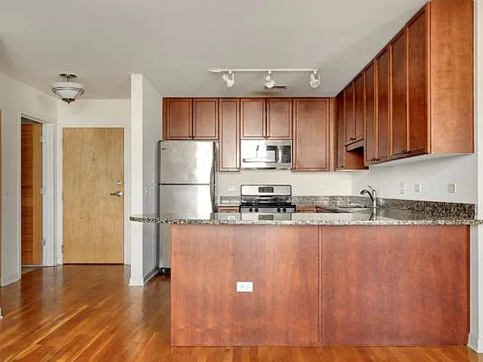 1935 S Archer Ave #215 — Photo 9