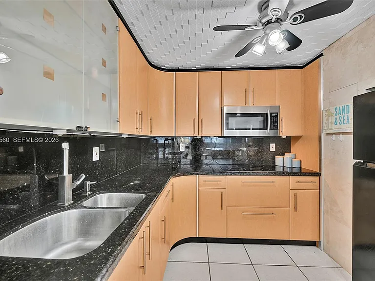 6039 Collins Ave #621 — Photo 3