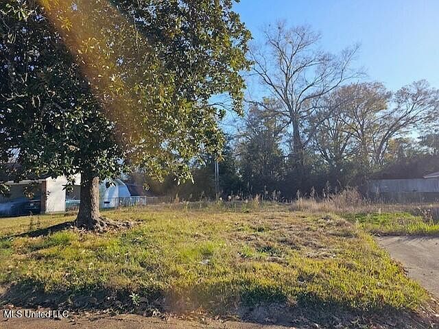 2nd image of 2351 Montebello Dr
