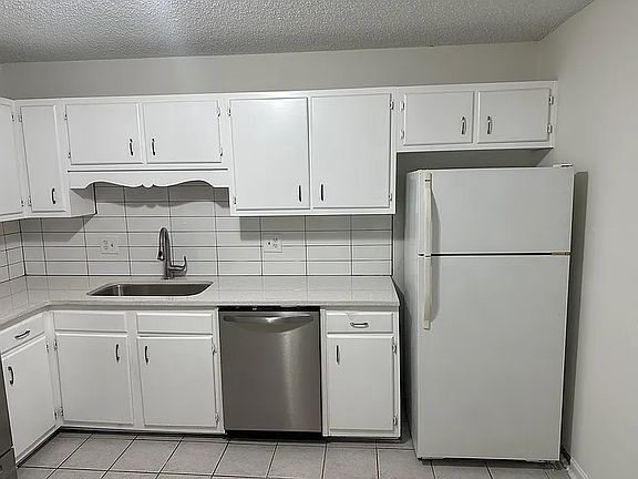 5th image of 4106 Hawthorne Cir SE #A1